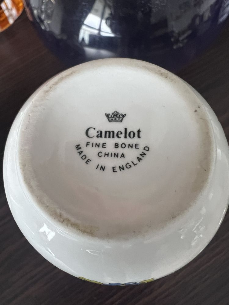 Wazonik porcelanowy w kwiaty Camelot England