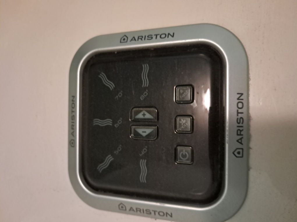 Водонагреватель  Ariston