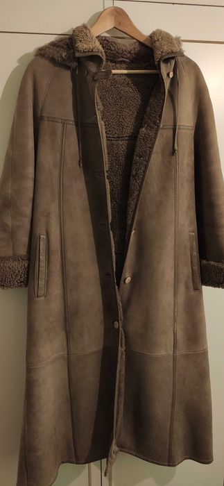 Kożuch damski z odpinanym kapturem