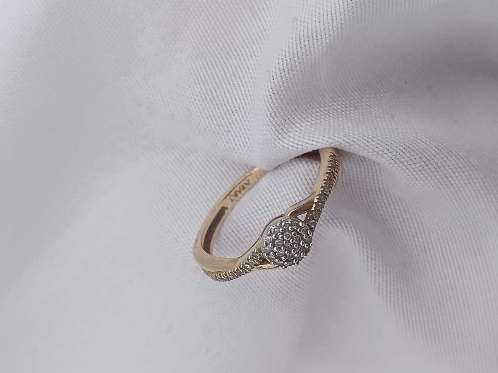 Złoty pierścionek z DIAMENTAMI   1,82g. próba 585 APART r.10