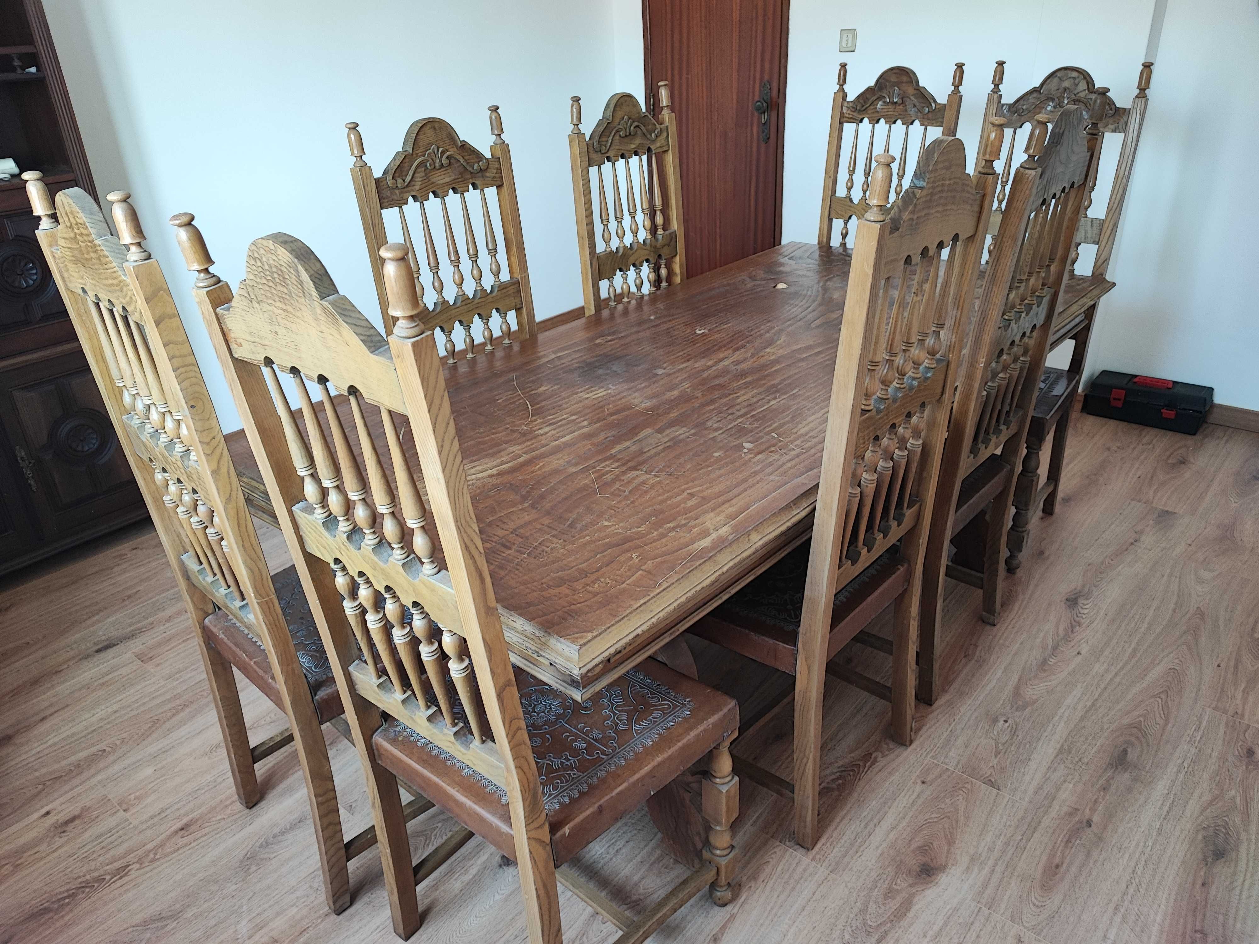 Mesa de sala + 8 cadeiras