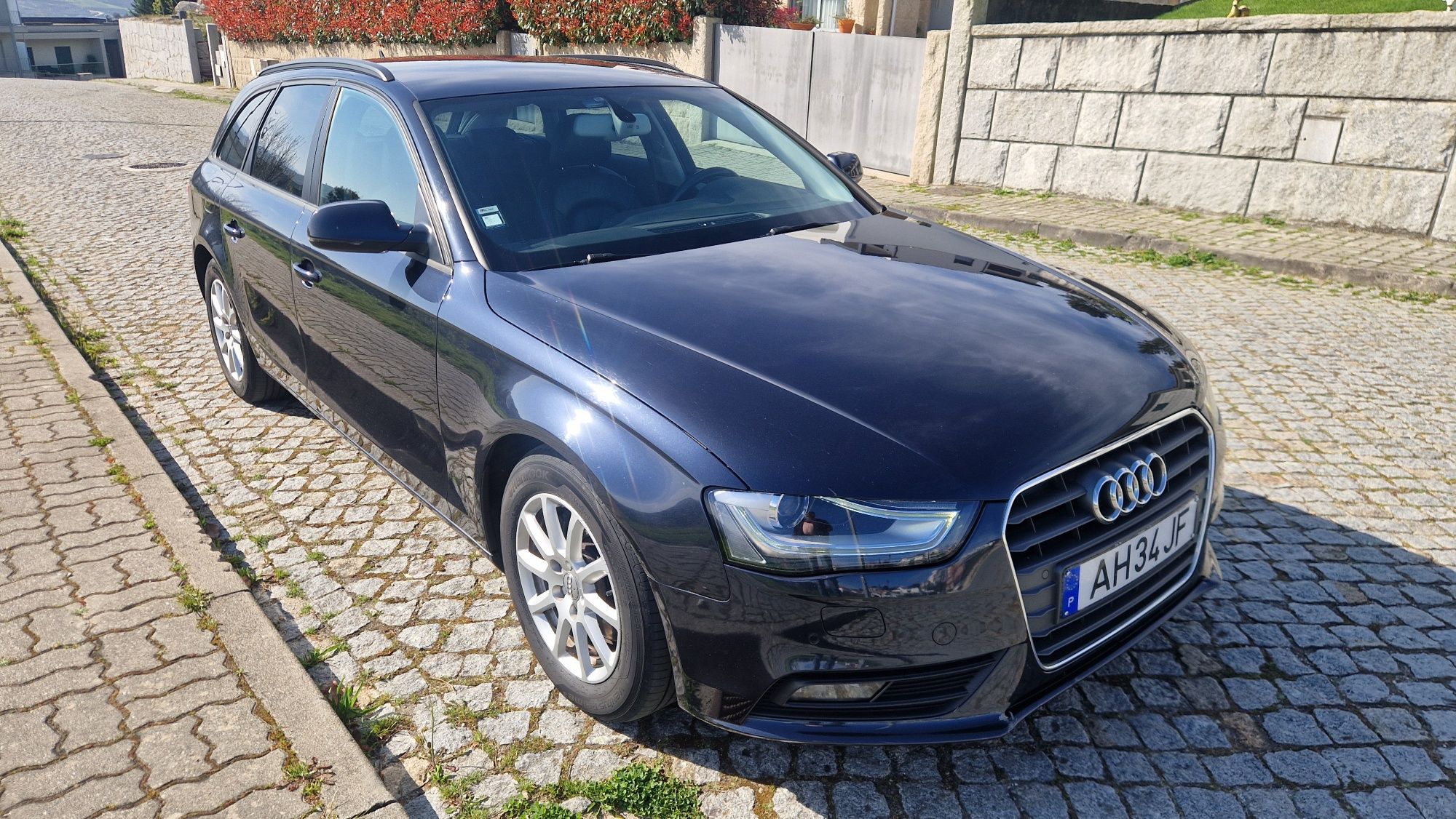 Vendo Audi A4 Avant (full extras)