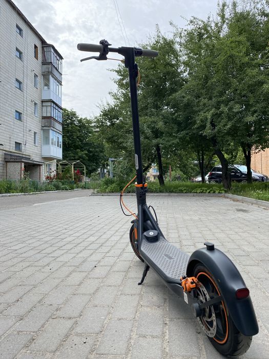 Продам електро самокат Ninebot KickScooter F40 Black