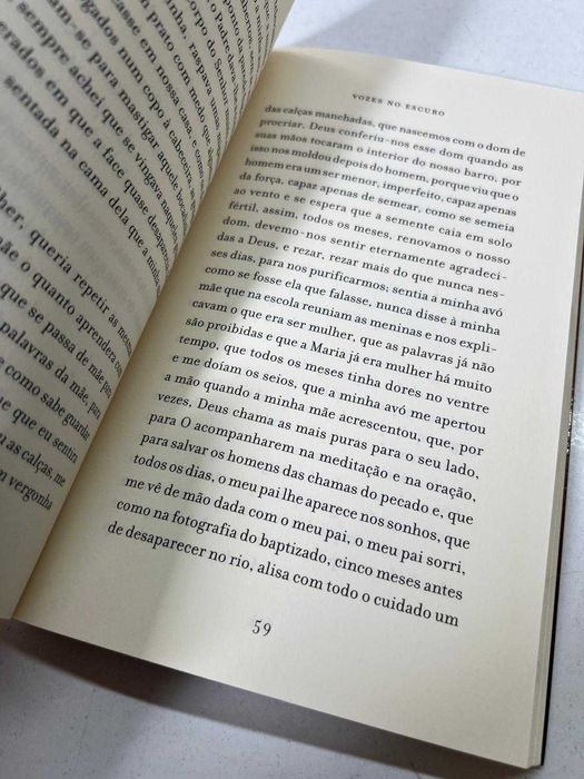 Livro - Vozes no Escuro (ctt editorial grátis)