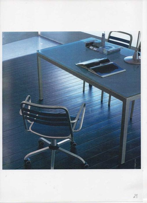 Mesa e cadeira de escritório - Design LOLA CASTELLÓ