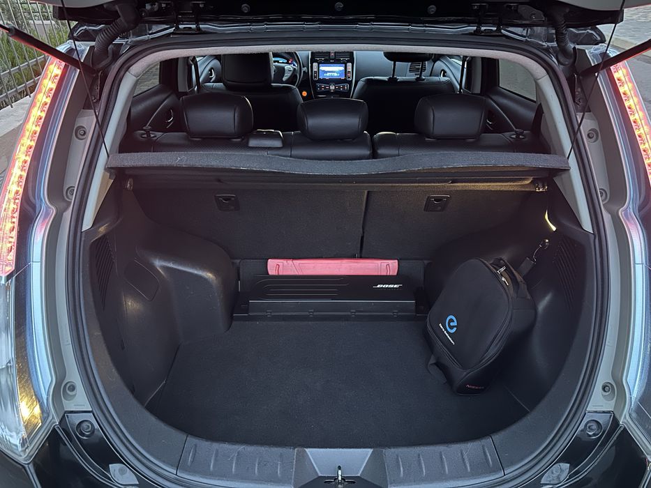 Продам Nissan Leaf