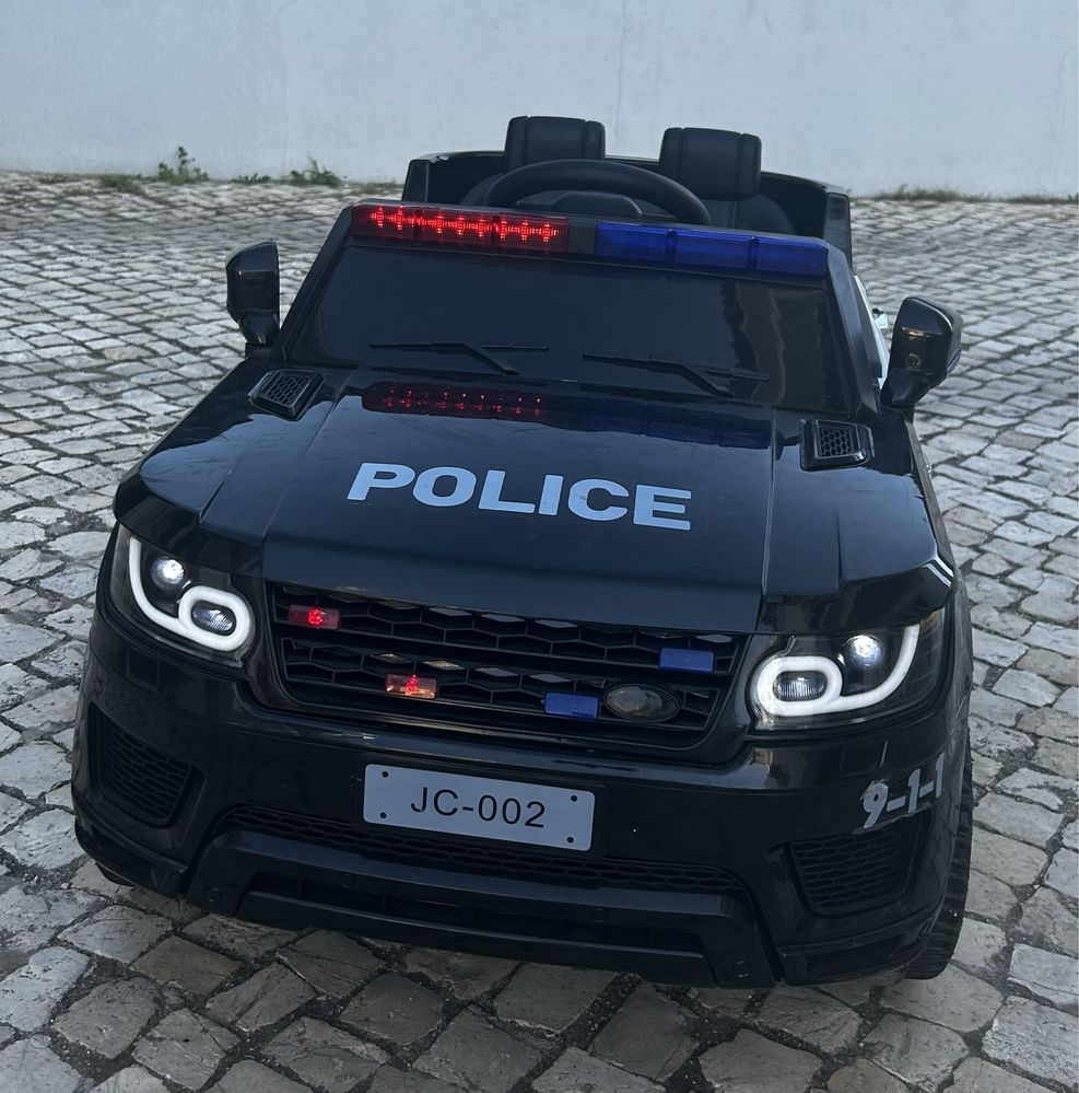 Jipe Policia com sirene e rádio