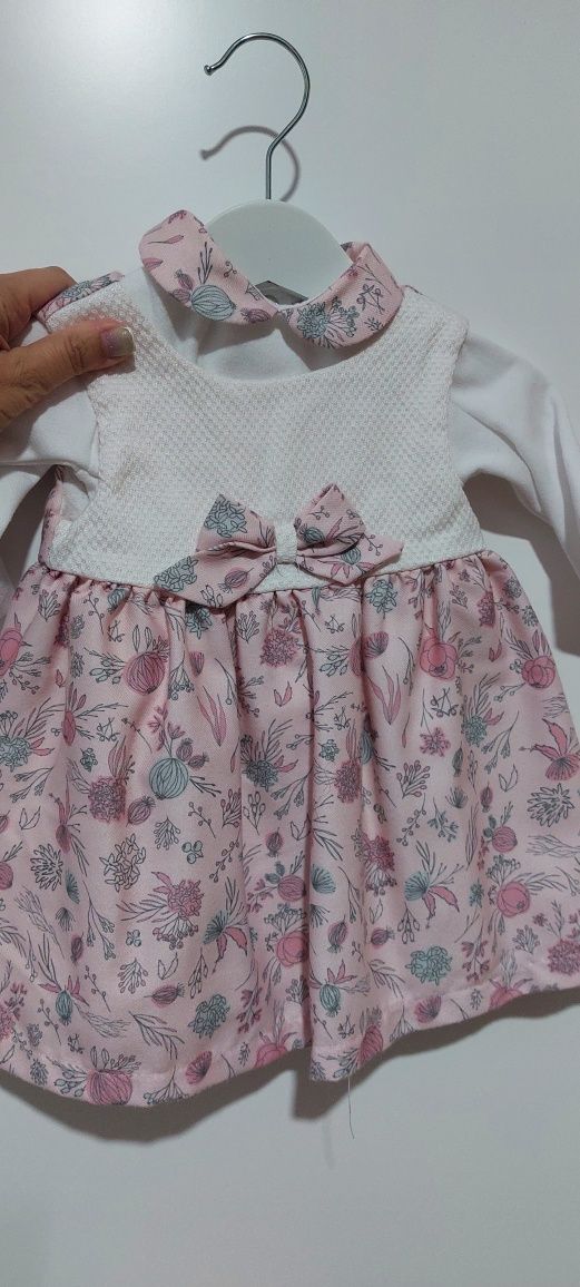Vários vestidos para menina