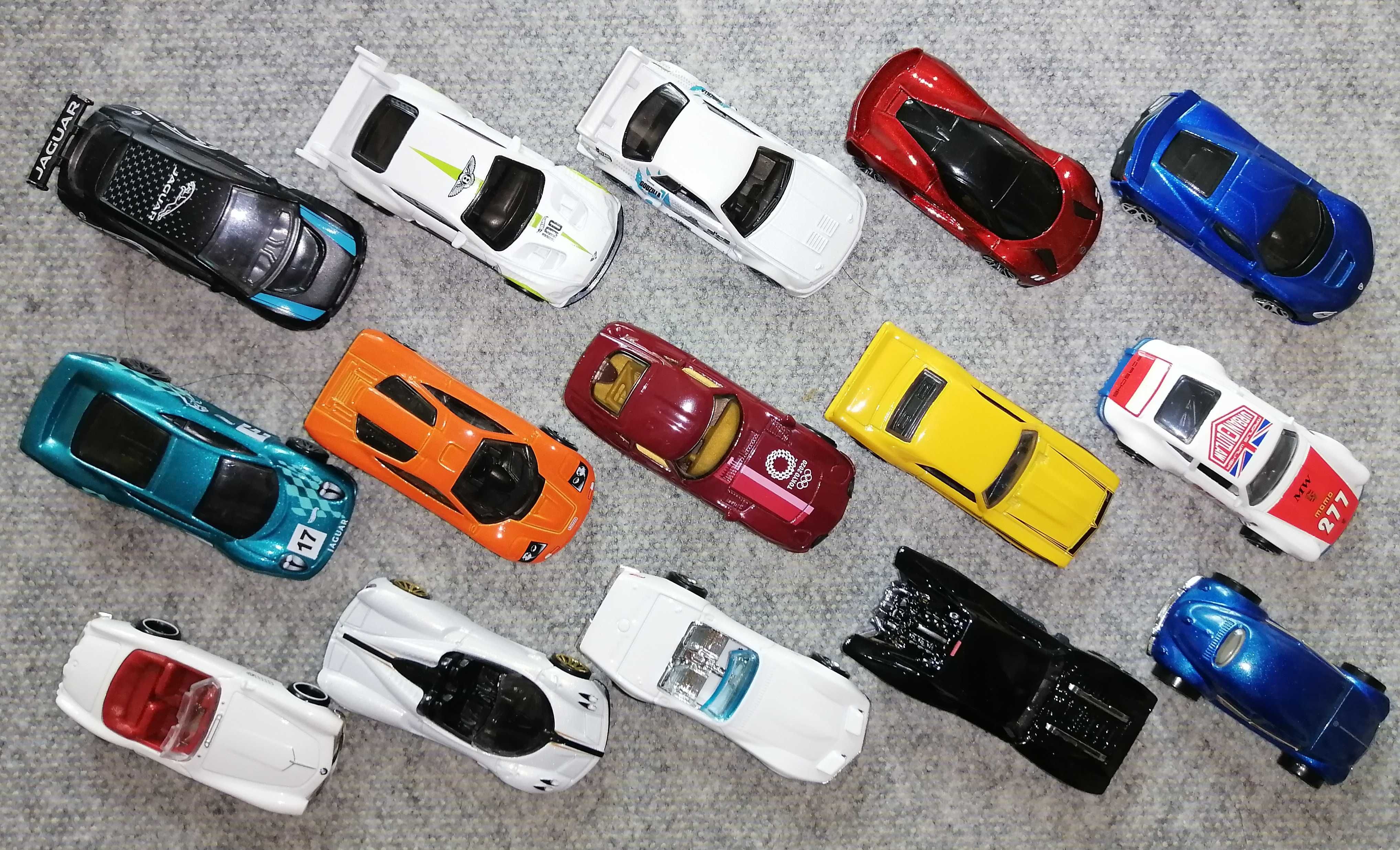 Hot wheels Batman(TH),Nissan, Beatles,BMW i8,Honda,Aston Martin