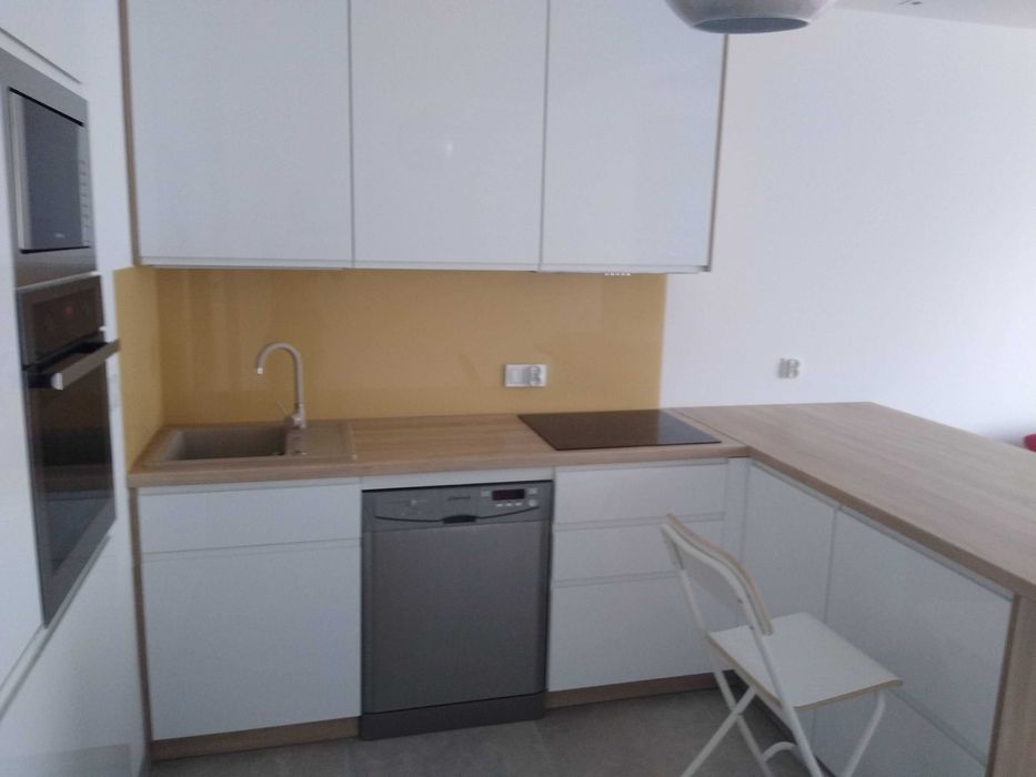 Mieszkanie do wynajęcia : 52m2, 2 pokoje, balkon, garaż, ul. Mała Góra