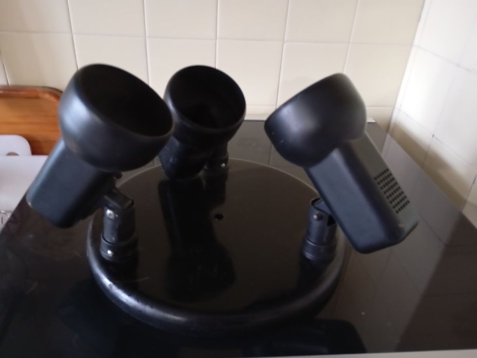 Plafonier  com 3 lampadas projetoras