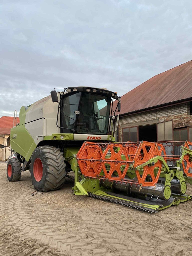 Claas Tucano 330