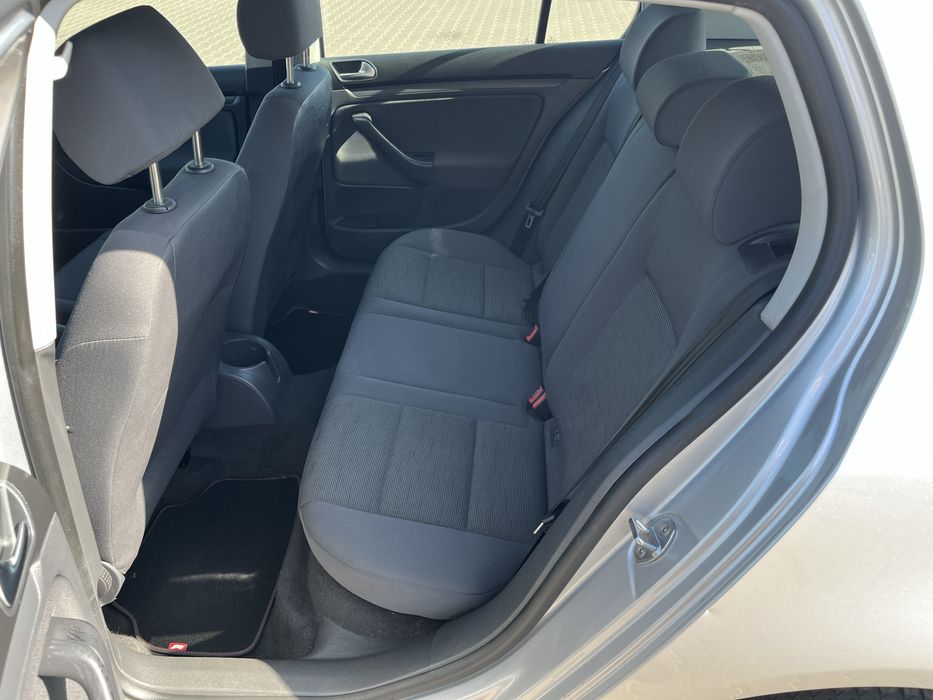 Volkswagen Golf 2006 1.6 бензин