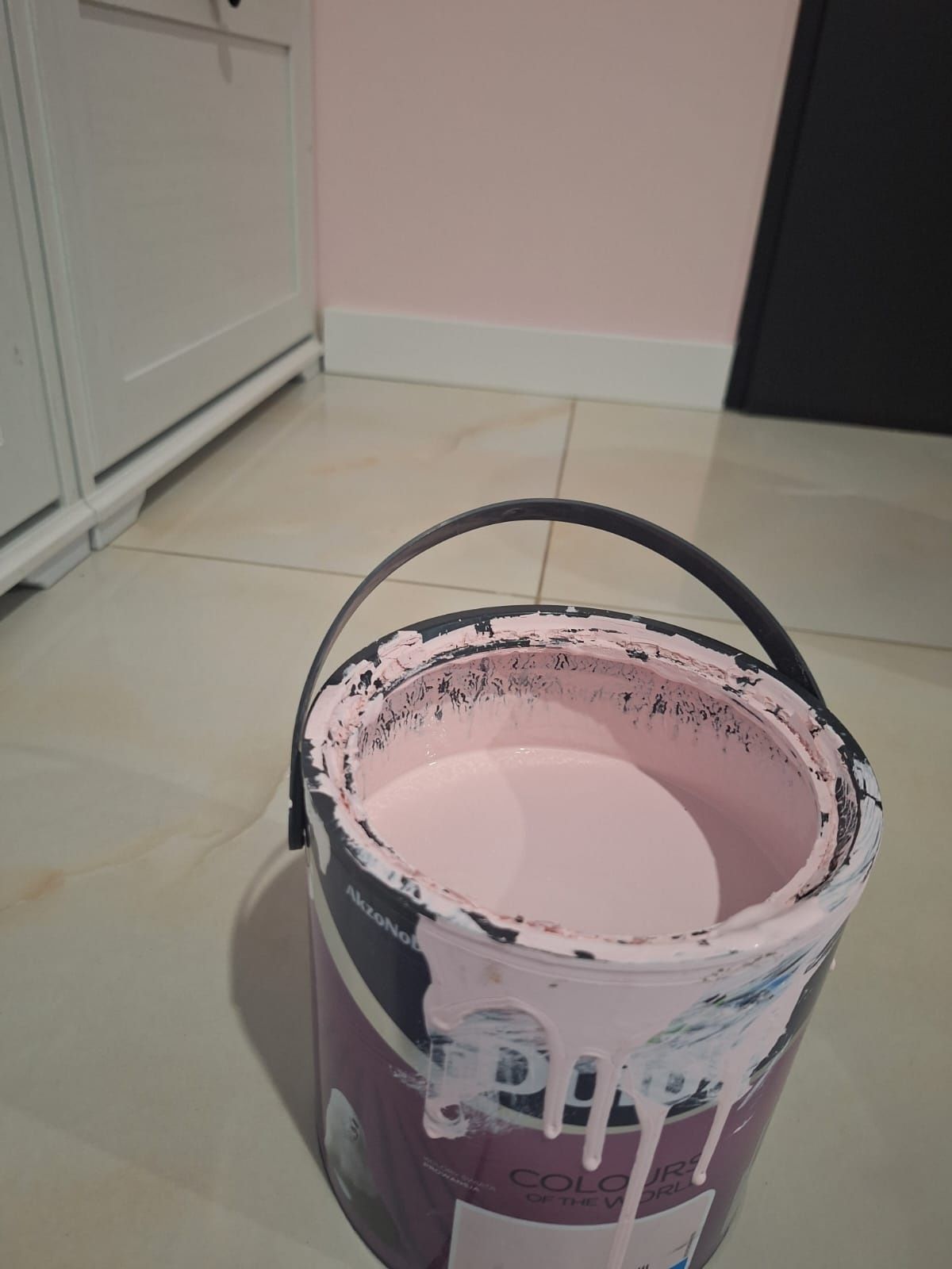 Farba mat lateksowa zielono-szary oliwka magnolia pudrowy róż dulux 2l