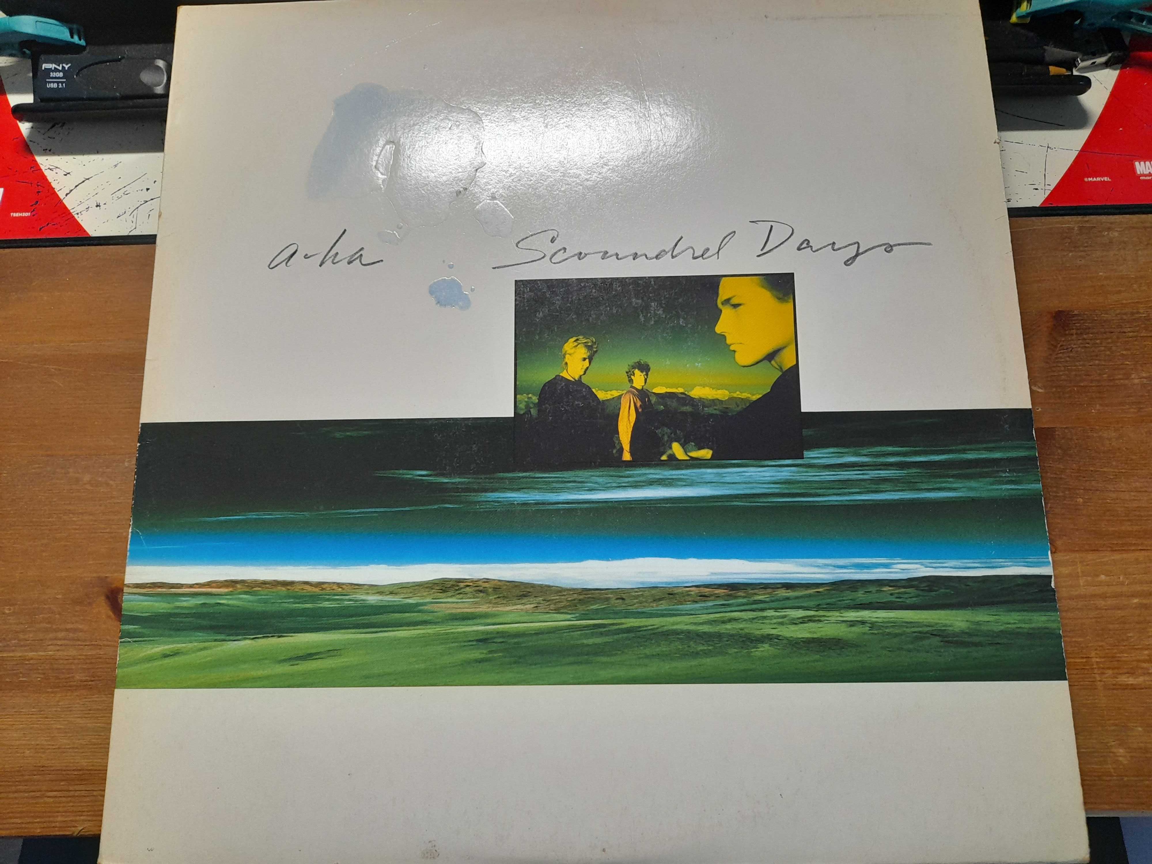 Disco Vinil dos A-HA de 1986 original em bom estado. Scoundrel days.