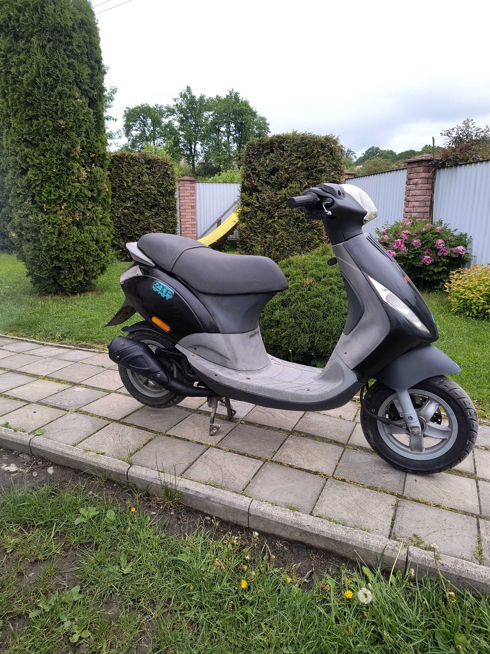 Скутер piaggio zip