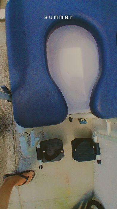 Cadeira de Rodas para Banho e Sanita