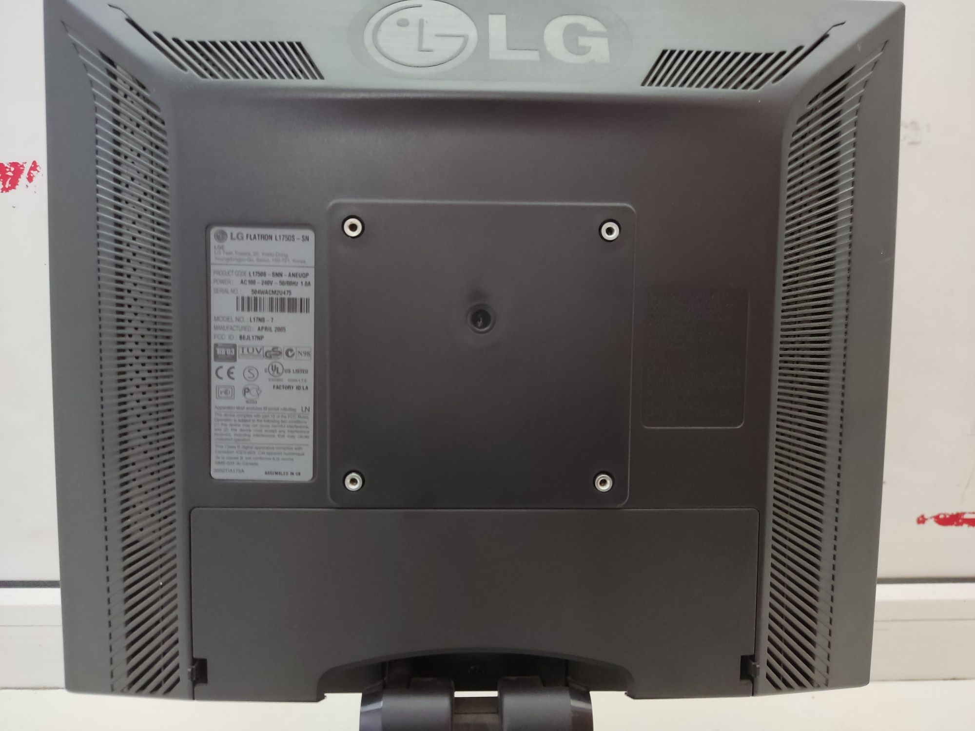 Монитор LG Flatron L1750S