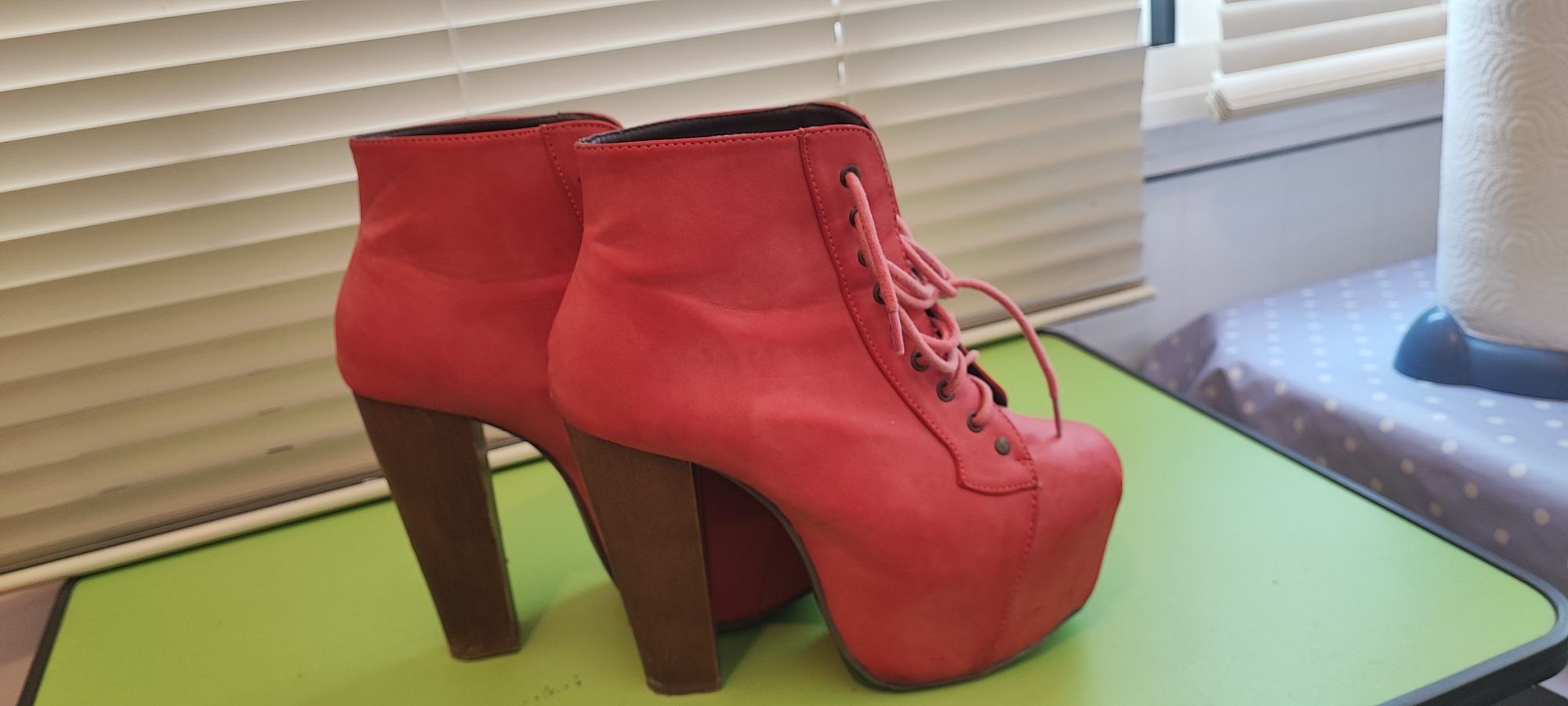 2 pares de Botas tipo Jeffrey Campbell 37