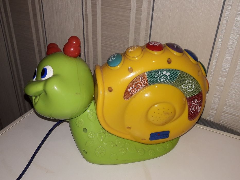 Музыкальная юла kiddieland и черепашка Chicco