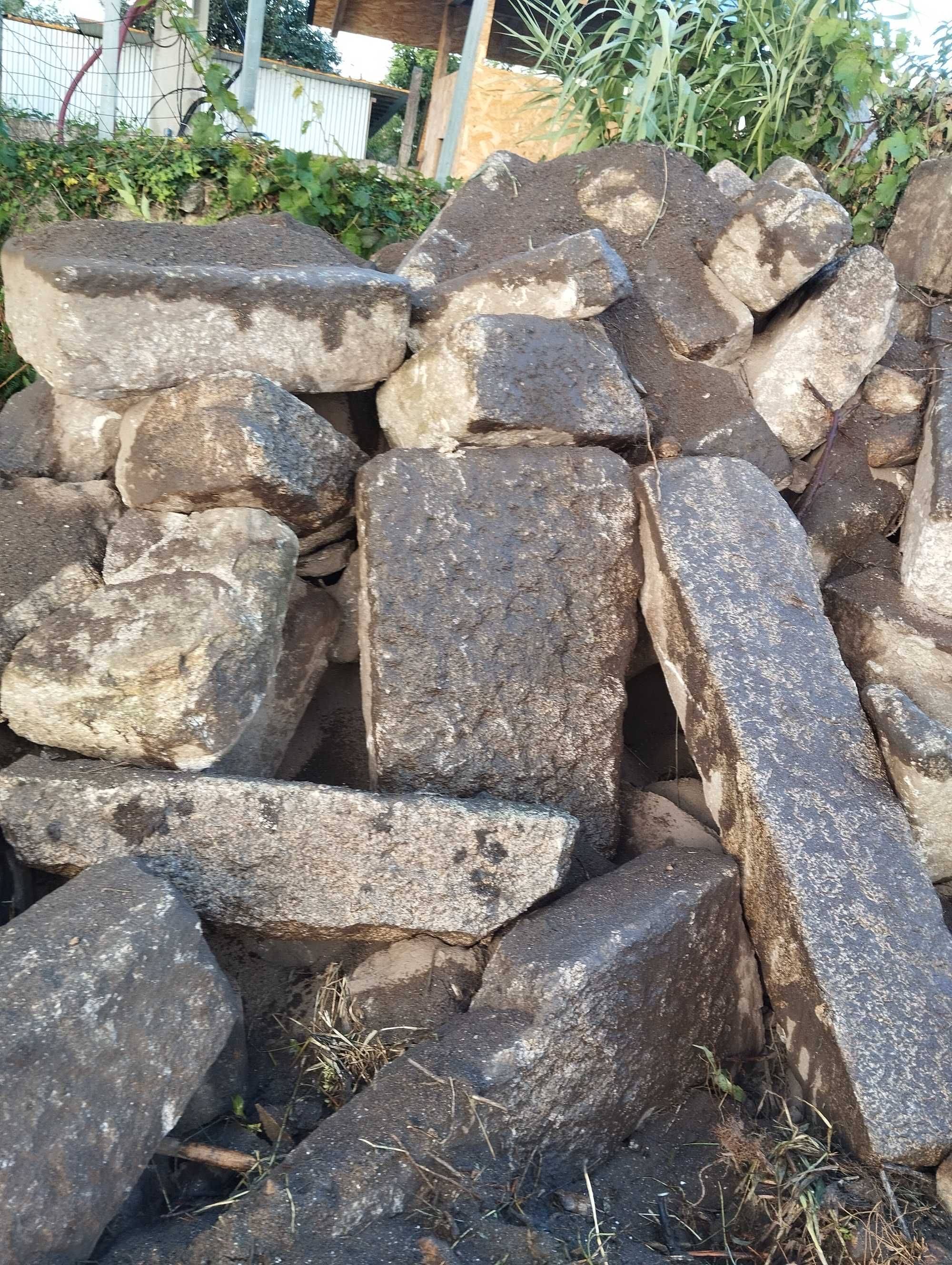 Dou Pedras cantaria/ granito - Maia