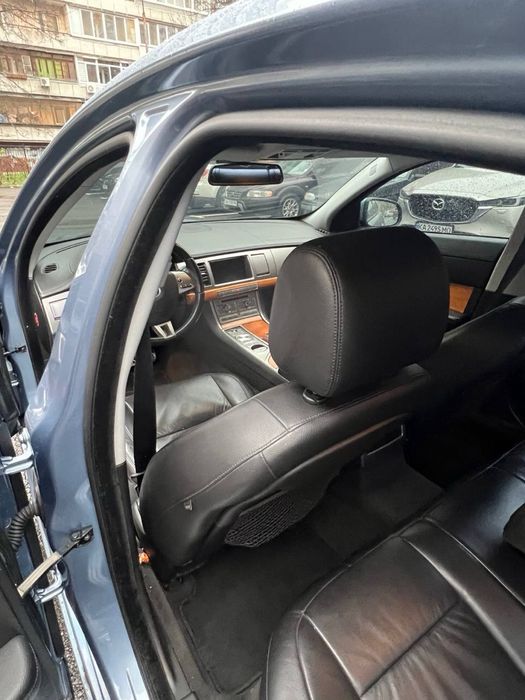 Продам терміново jaguar XF 3,0 148к пробігу