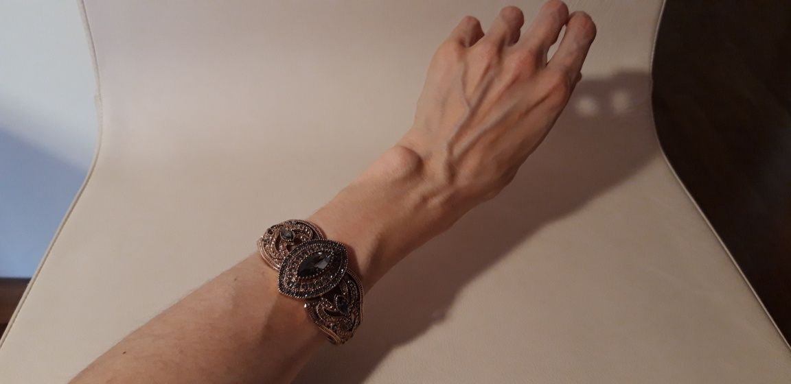 Lindíssima pulseira estilo turco vintage com brilhantes cinza - NOVA