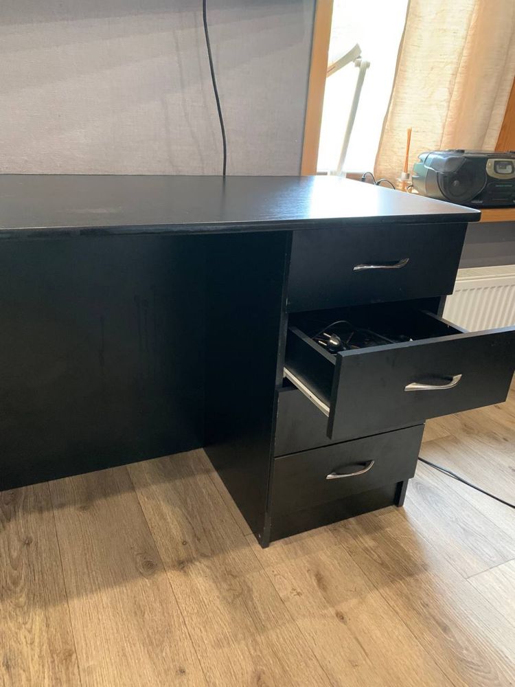 продам письмовий стіл чорний + кутова поличка