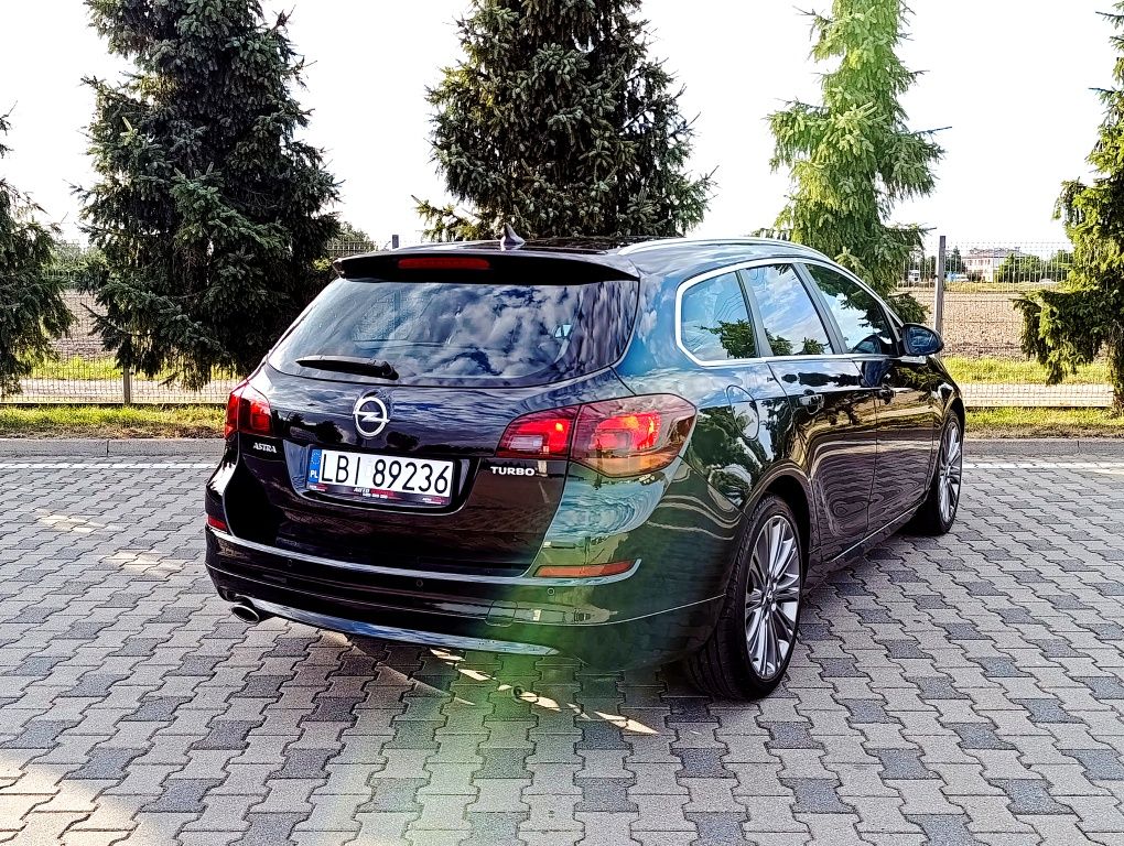 Opel Astra Sporttourer 1.4T 140PS 2012 Xenon LED Navi skóra Oryginał
