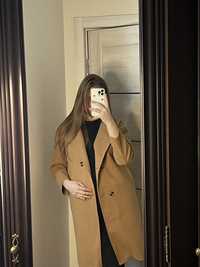 Жіноче пальто коричневого кольору