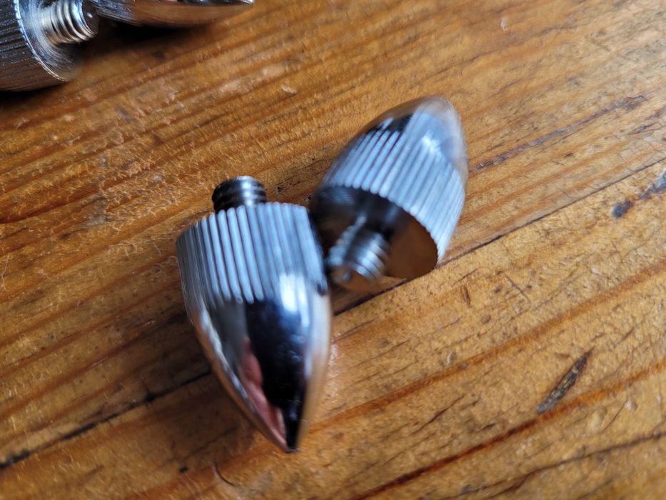 Kolce głośnikowe  szpilki do standy podstawki srendy