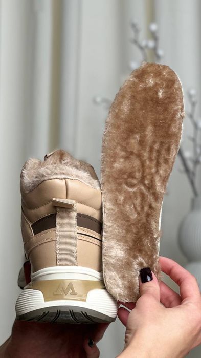 Жіночі зимові кросівки