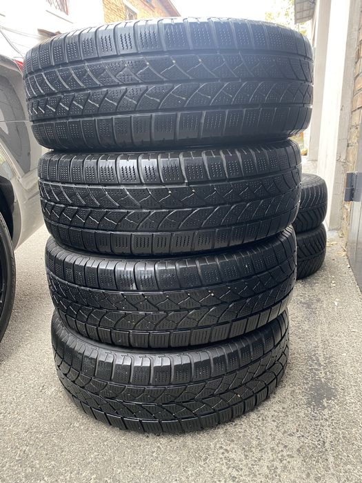 215/65 R16C Bridgestone Blizzak LM комплект зимних шин.