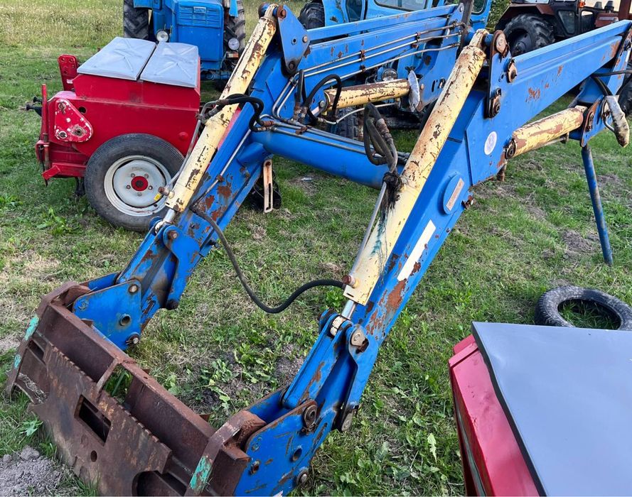 Продам фронтальний навантажувач