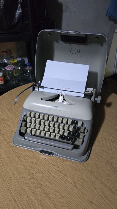 Maszyna do pisania Adler Primus z polską klawiaturą (lata 50./60.)