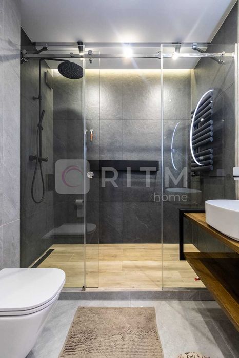 Пропонується простора, 2к +кухня студія з сучасним ремонтом