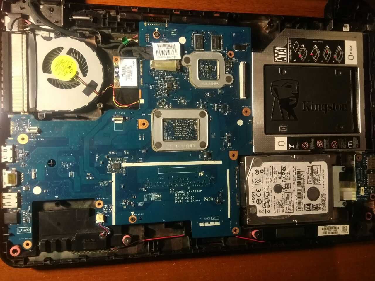 Ноутбук 15.6" HP 15 CPU A8-6410, GPU 8550M,озу-8GB SSD-120