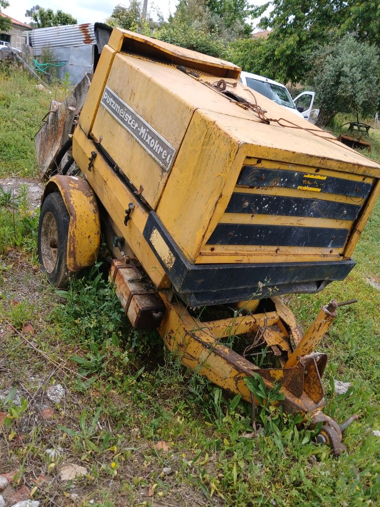 Maquina de bombar betão