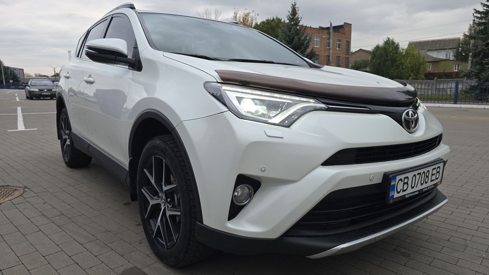 Продам офіційний Toyota Rav4