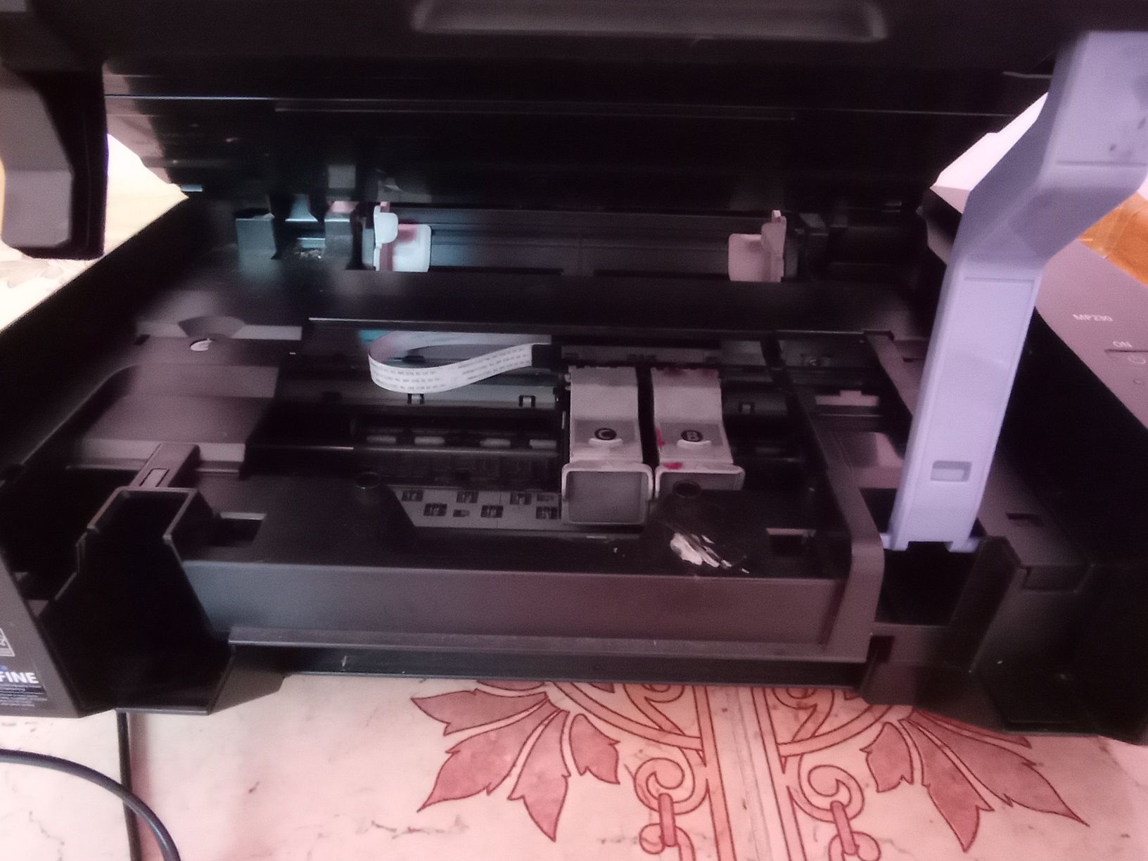 Принтер + ксерокс + сканер Canon PIXMA MP230