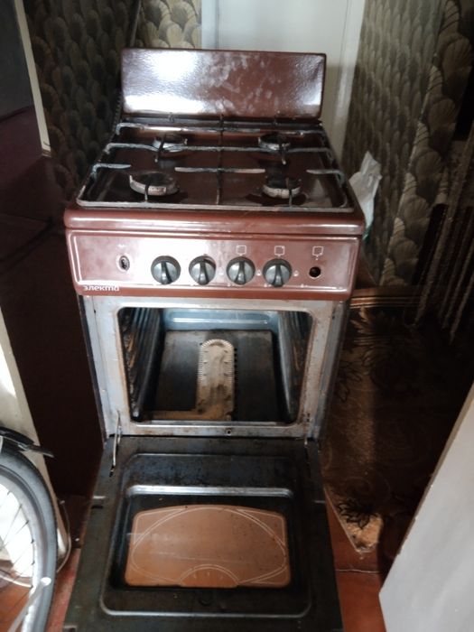 Продам газовую плиту.