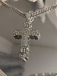 Naszyjnik srebrny w kształcie krzyża opium z kryształem górskim