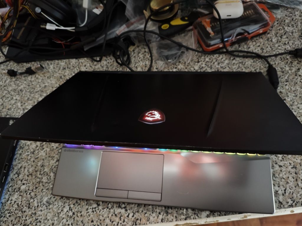 PC gamer i7 9750H Gtx 1660ti 16GB TECLADO RGB por tecla com caixa!
100