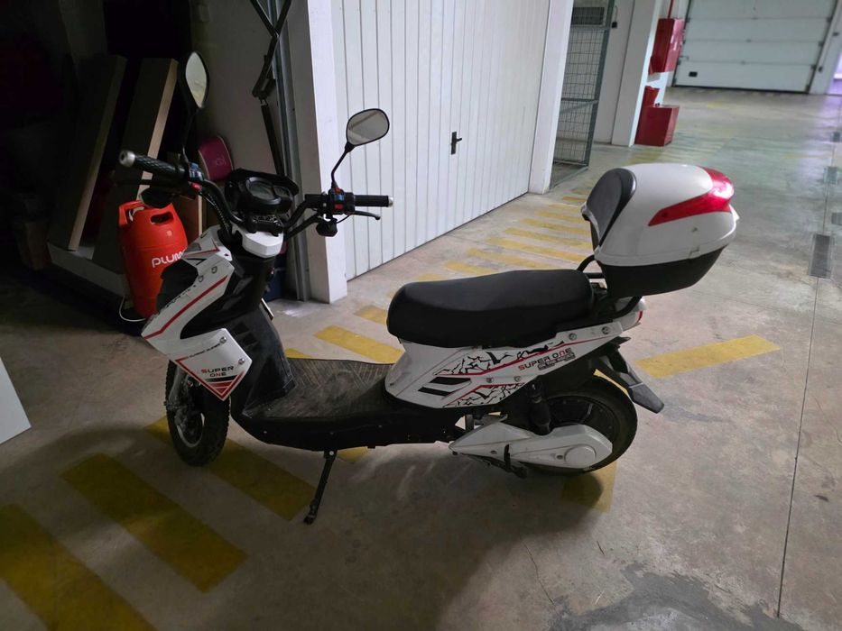 Moto a bateria como nova