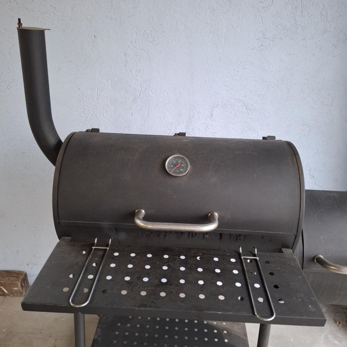 Grill z wędzarnia