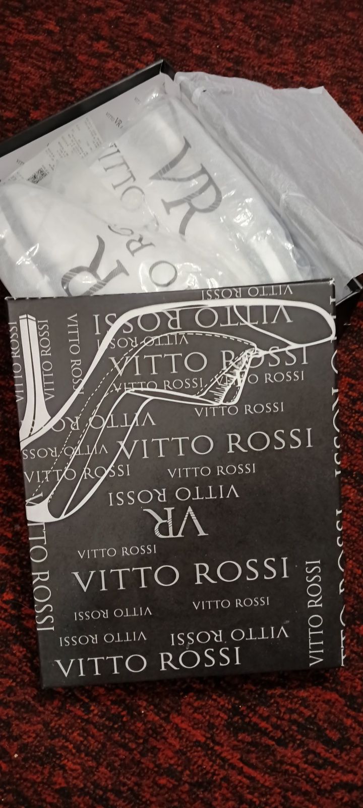 НОВІ Vitto Rossi шкіряні жіночі кросівки на хутрі