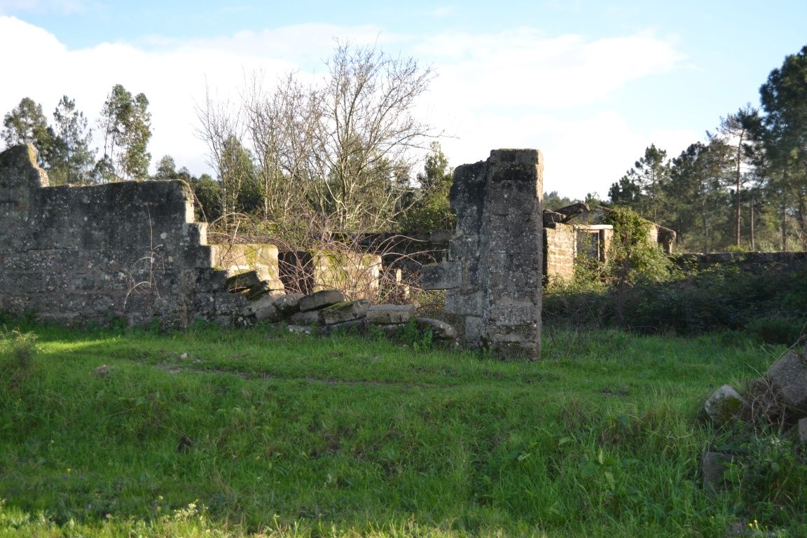 Casa de campo para restaurar com terreno