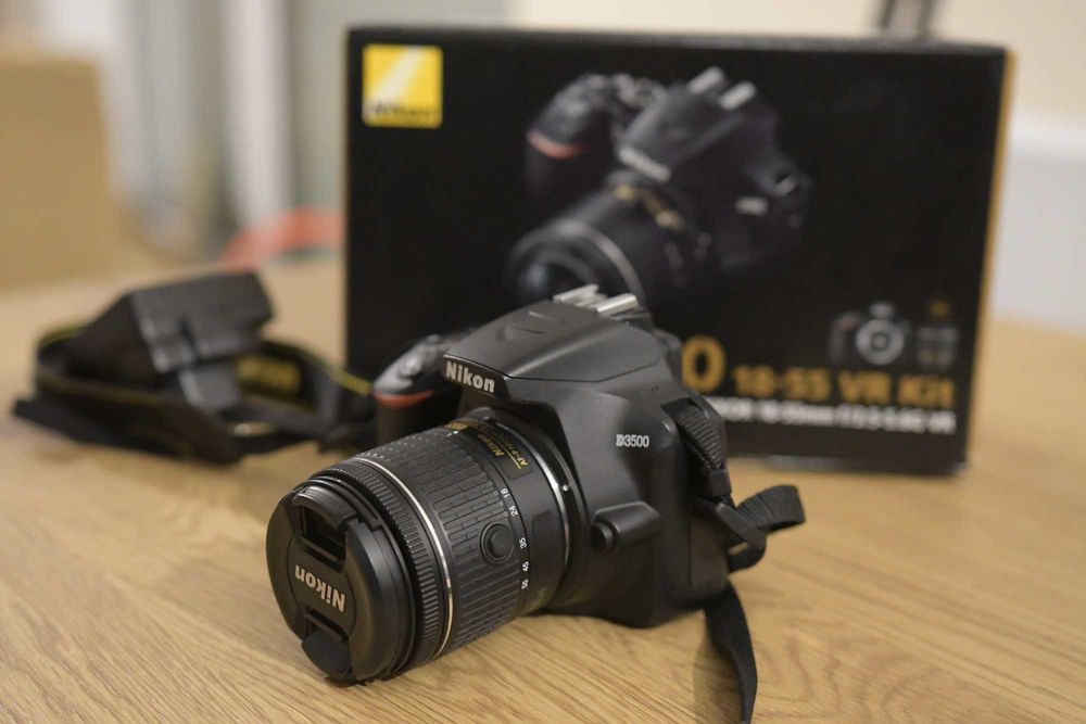 Nikon D3500 z obiektywem Znikomy przebieg