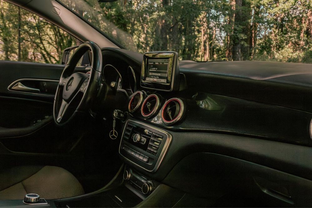 Mercedes Benz CLA 220