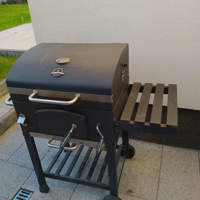 Grill węglowy Jamestown